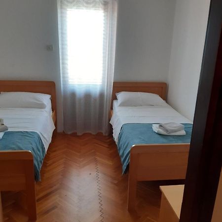 Apartments Mare Малинська Екстер'єр фото