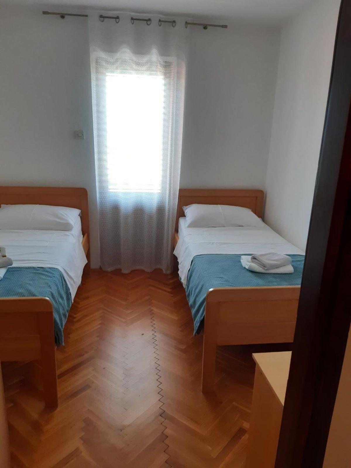 Apartments Mare Малинська Екстер'єр фото
