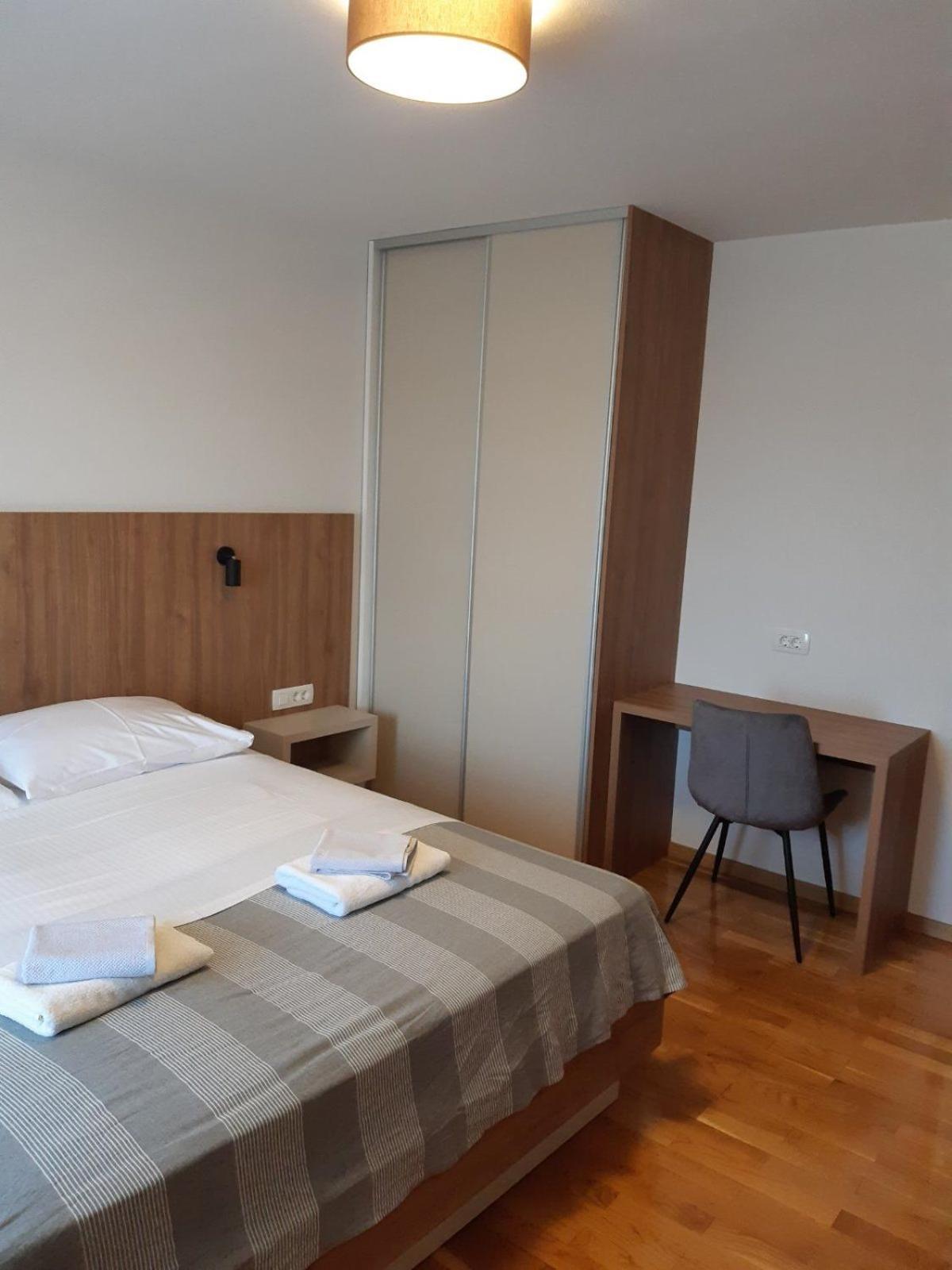 Apartments Mare Малинська Екстер'єр фото