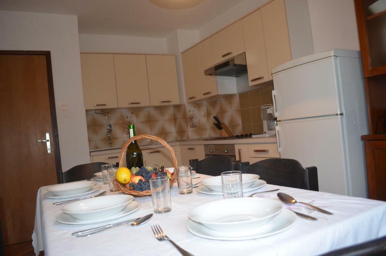 Apartments Mare Малинська Екстер'єр фото