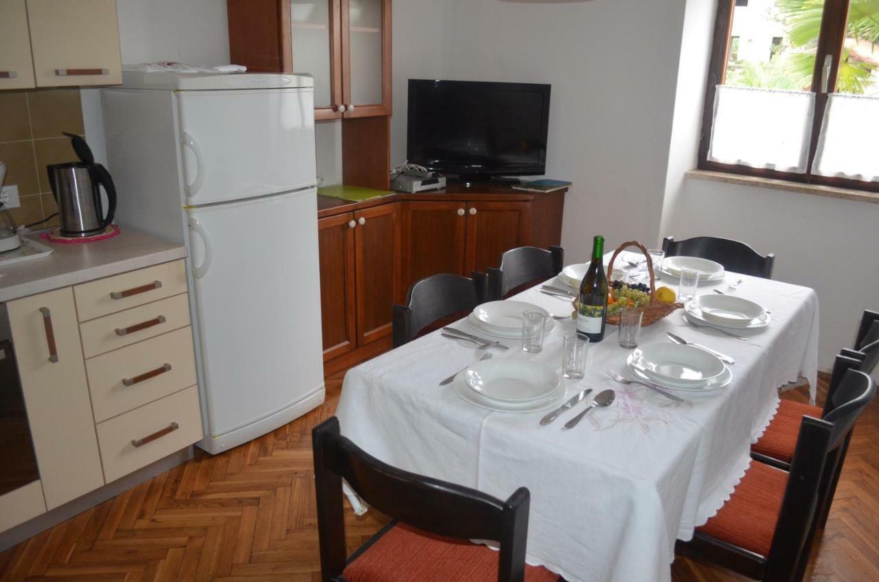Apartments Mare Малинська Екстер'єр фото
