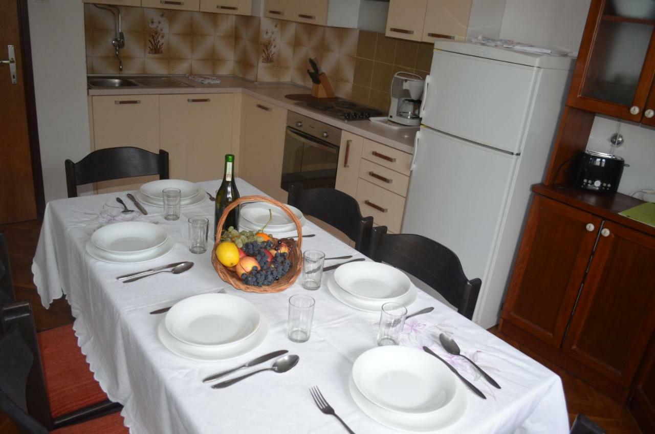 Apartments Mare Малинська Екстер'єр фото